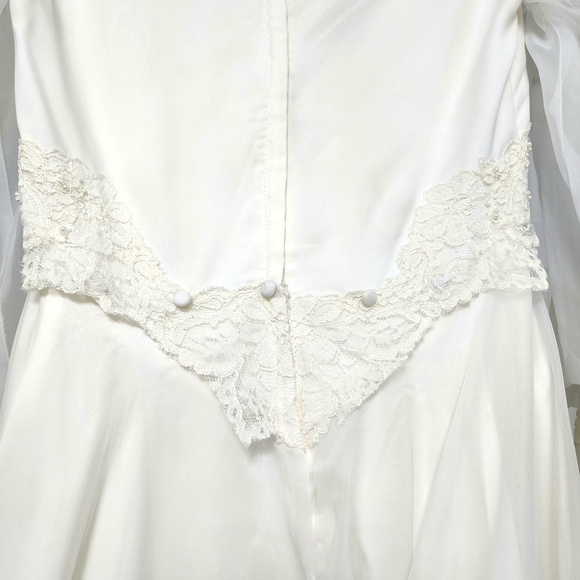 Vintage 80's White Lace Wedding Dress - Picture 14 of 16